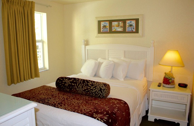 Just What You Were Looking For! 2 Relaxing Units, Free Parking, Onsite Pool