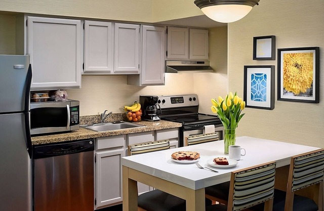 Just What You Were Looking For! 2 Pet-Friendly Units, Pool, Free Breakfast