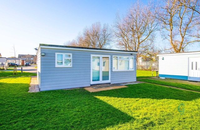 K65 - Camber Sands Holiday Park - Dog Friendly Chalet with Bath