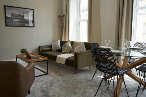 Kahuna Stays Central Gloucester Apartments, Ideal for Contractors, Professionals & City Visitors
