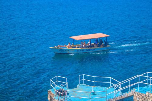 Kaiser Hotel- Negril West End