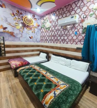 Kamal Dham Hotel - Near Prem Mandir