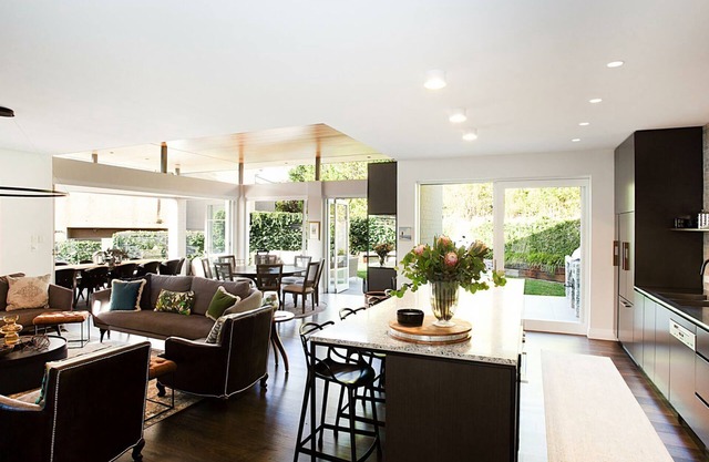 Kambala Escape is a modern four-bedroom escape with private pool