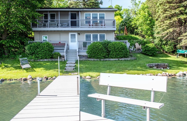 Karen’s Kottage - Lake John Cutie on the Bay! NEW - now with Wi-Fi!