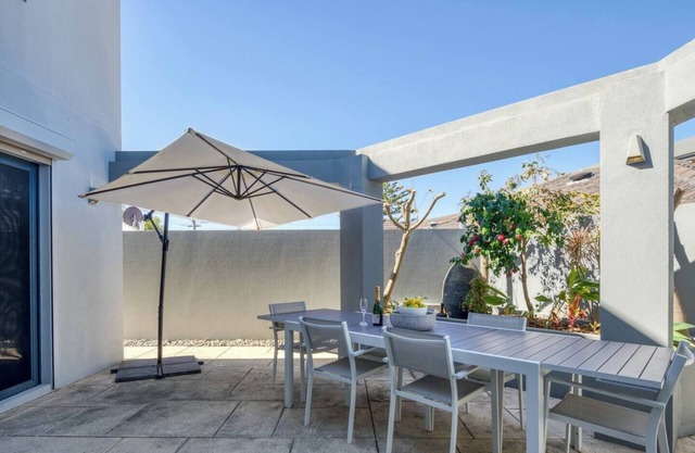 Karrinyup Villa Lush Indoor Outdoor Living