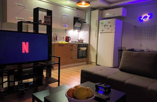 Karsiyaka central location, 10 minutes to public transport