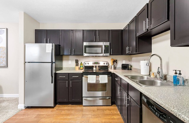 Kasa | Bright & Airy 2BD + Family Friendly | South Bend
