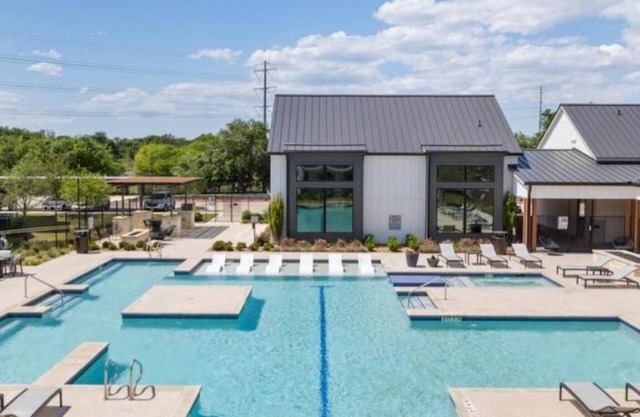Kasa Homey 2 BD Fast Wifi St Louis