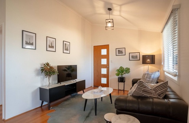 Kastel Elle - a quiet, cozy, and contemporary 2-bedroom cottage