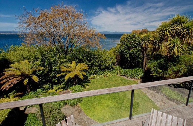 Kauawhi Lodge - Acacia Bay Holiday Home