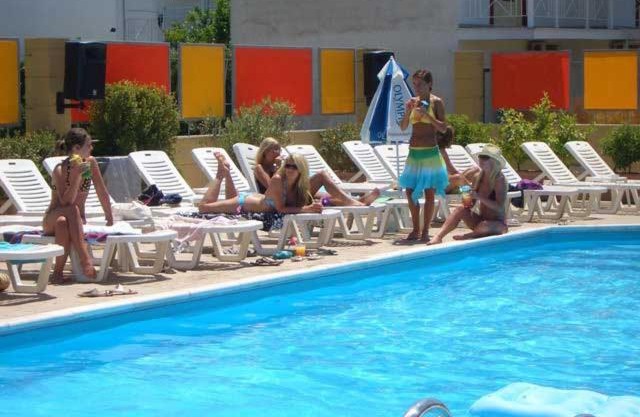 Kavos Central