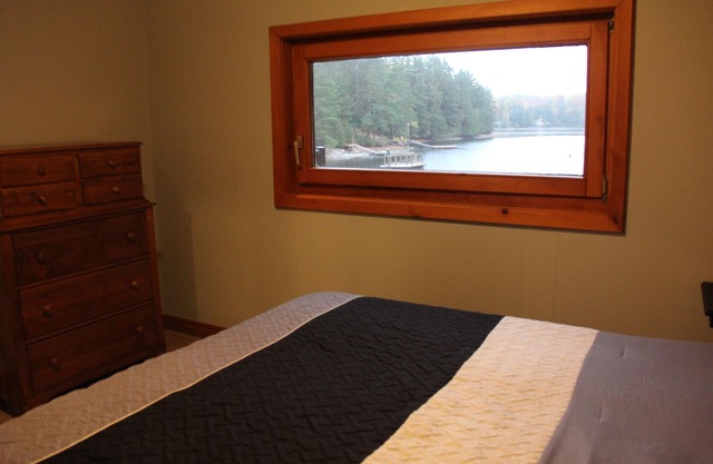 Kawartha Lakes Waterfront Cottage - Sleeps 16