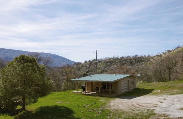 Kaweah Riverside Retreat