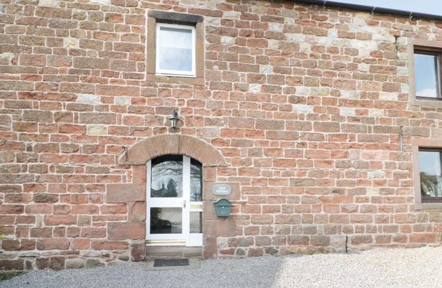 KELD COTTAGE, pet friendly, with open fire in Penrith