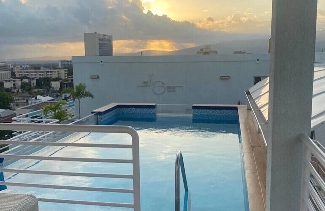 Kensington two bedroom with pool and gym