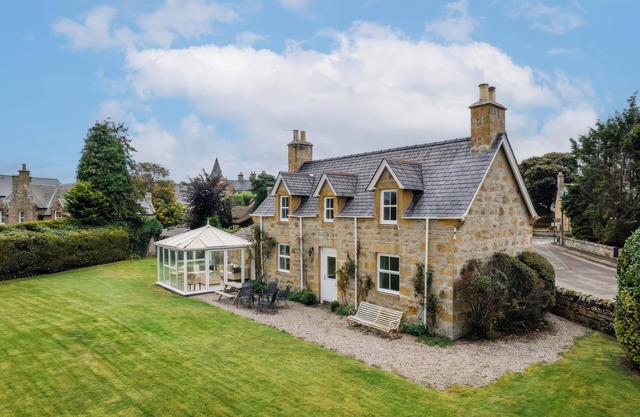 KERRISDALE, family friendly, with a garden in Dornoch