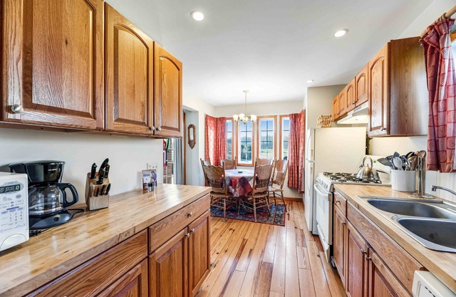 Keuka Cottage: "Relaxing Pet Friendly Getaway Overlooking Seneca Lake!"