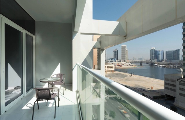 Keyrock Living - 1BR Lake View at Reva