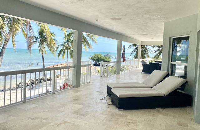 Keys home overlooking the ocean and beautiful sunrises!