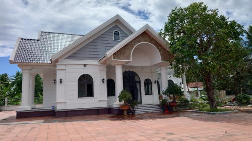 Khách sạn Lavender Hoa châu resort