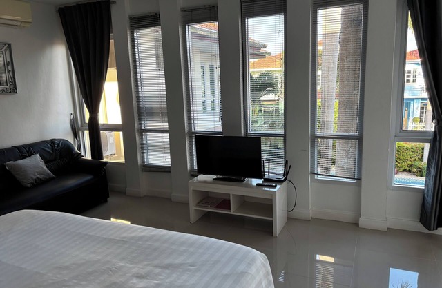 khun mai villa