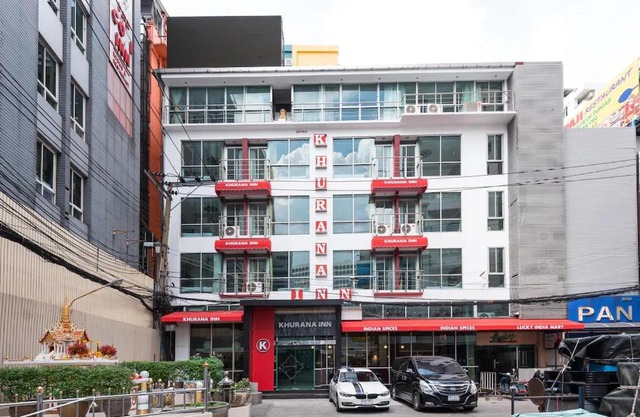 Khurana Inn Hotel -120/176-180 Ratchaprarop, Bangkok - by Bay Luxury