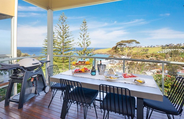 Kiama Haven - stunning views of Easts Beach, the ocean and the hills of the Kiama Coastal Walk.
