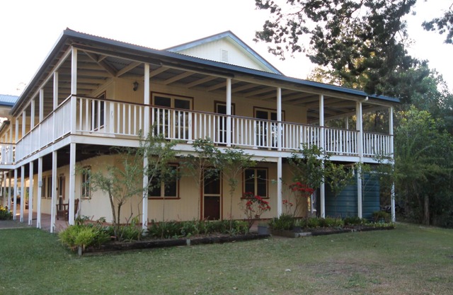 Kiarabilli - 2 storey house great for two families