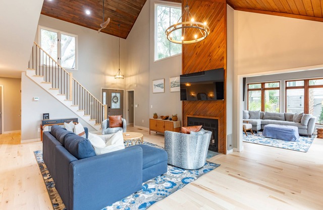 Kiawah Home- Includes Bikes/14 min walk to Beach. 4 Bedrooms - 7 beds/2.5 Bath