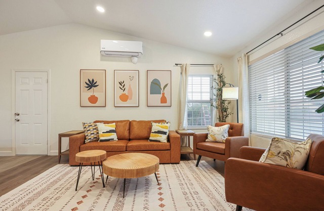 Kid-friendly 3-bedroom house in Escondido with AC, WiFi, KingBed, Travel Crib