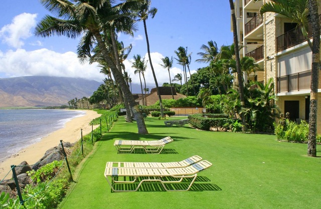 Kihei Beach #406 by Ali'i Resorts