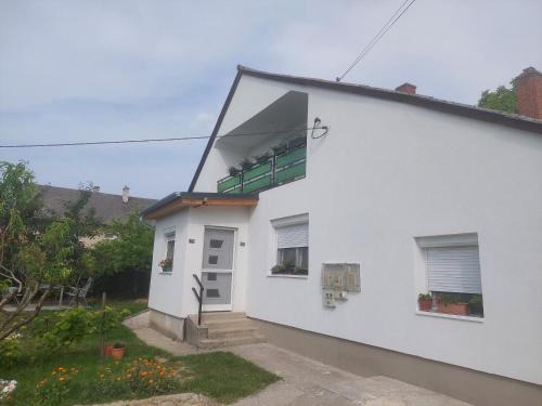 Kilátó Apartman ,upper floor of the house