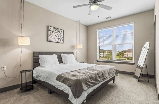 King Bed |Pets Welcome |Top Amenities, Near Parks
