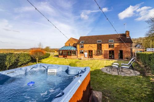 King Beds Hot Tub Games Room BBQ