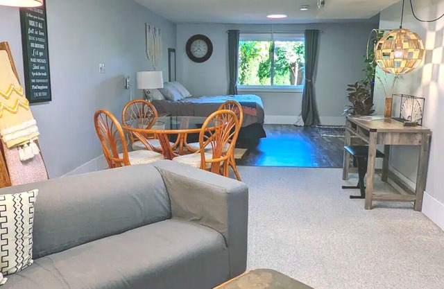 King Large Cozy Studio Kitchen W/D | Sleeps 4n