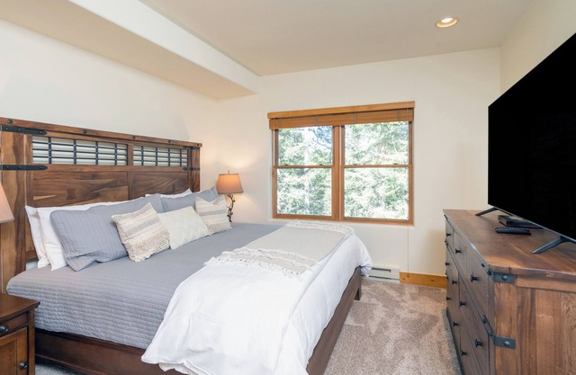 King Lock-Off Unit With All the Perks of the Bear Creek Lodge