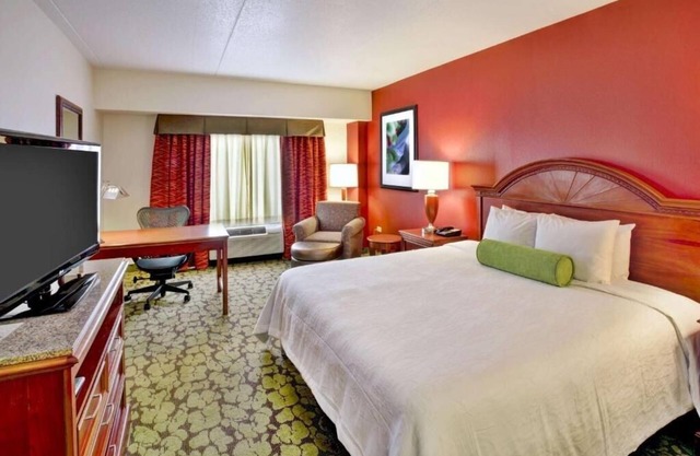 King Room Near Lawler Michael Park CHI