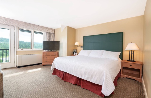 King Room | Ski-In Resort Stay