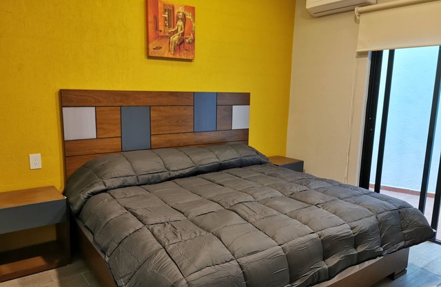 King size suite very close to the WTC in Mexico City (2)