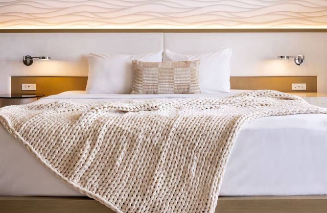 King Standard at The Hotel Zamora, Outdoor Pool, Free Parking