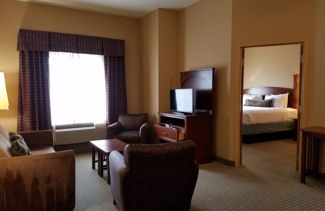 King Suite. Free Breakfast. Gym. Great for Business Travelers!