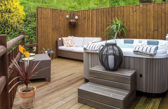 Kingfisher Lakeside Lodge
