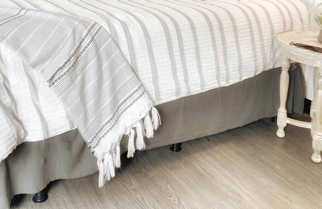 Kingsize Bed - Romantic Getaway on the Homer Spit
