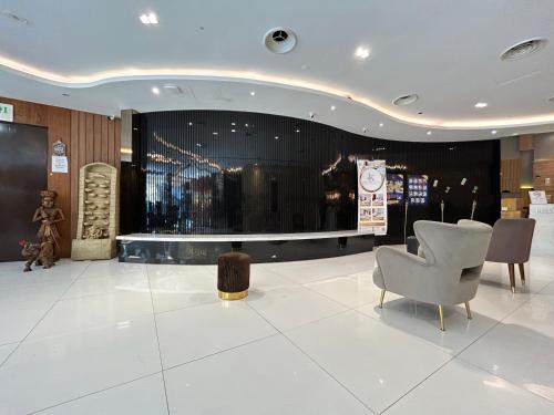 Kingston Hotel by Minsu