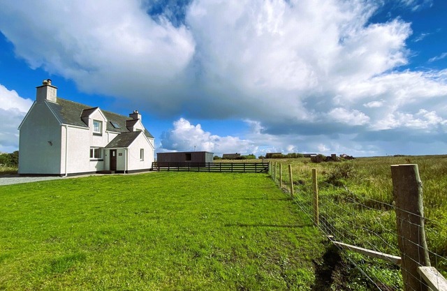 Kinnoull House near Stornoway with Hot Tub/Sauna/Pet friendly