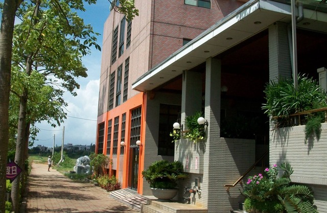 Kinsa Holiday Hotel