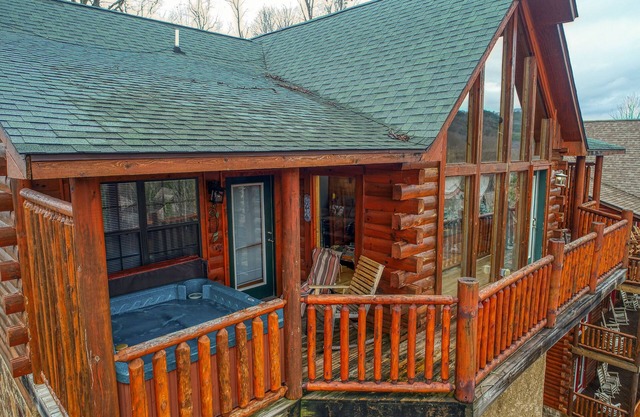 Kissing Retreat: Pucker Up for the Perfect Smoky Mountain Escape!