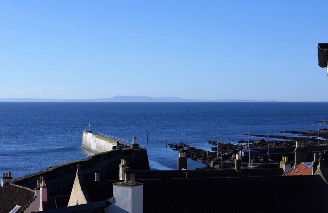 Kittiwake Apartment, Pittenweem - stunning Sea Views in picturesque village.