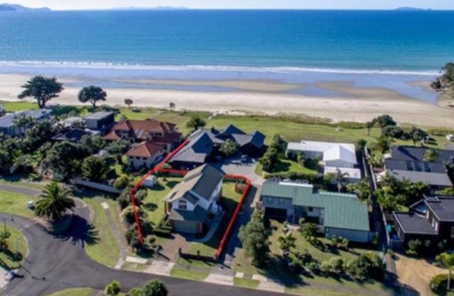 Kiwi Kuta with direct beach access -Matarangi Home