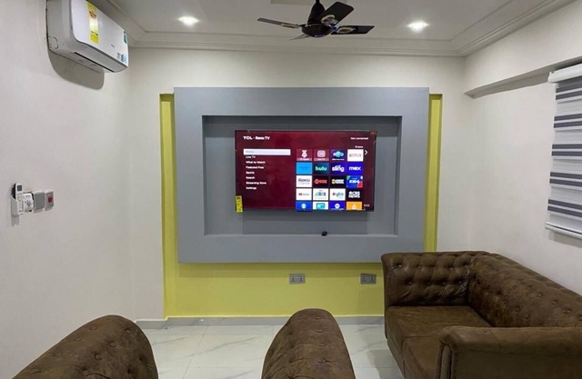 Kobbys Brands offers accommodation along the Accra-Team Motorway.